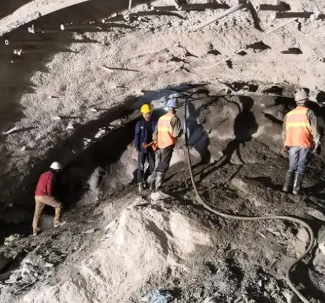 雁塔拱顶带模注浆料的施工流程及注意事项